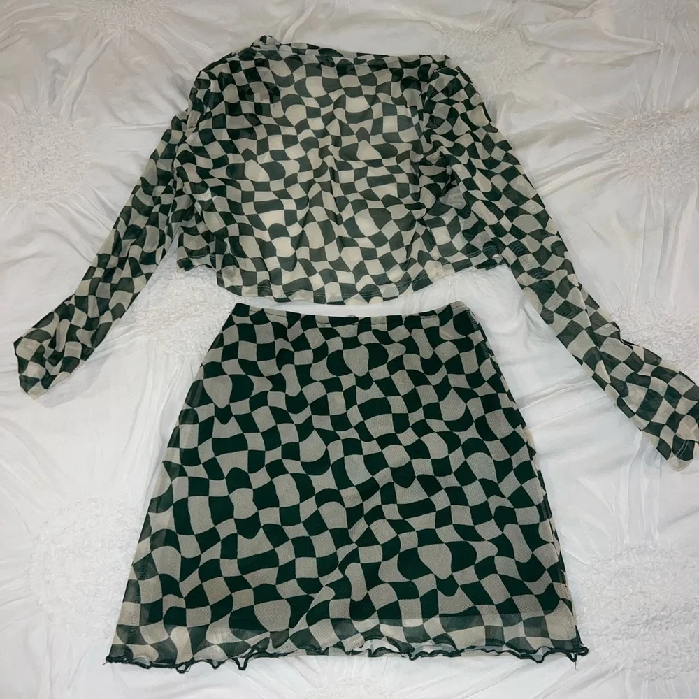 Patterned Two Piece Mesh Set - Picture 7 of 8